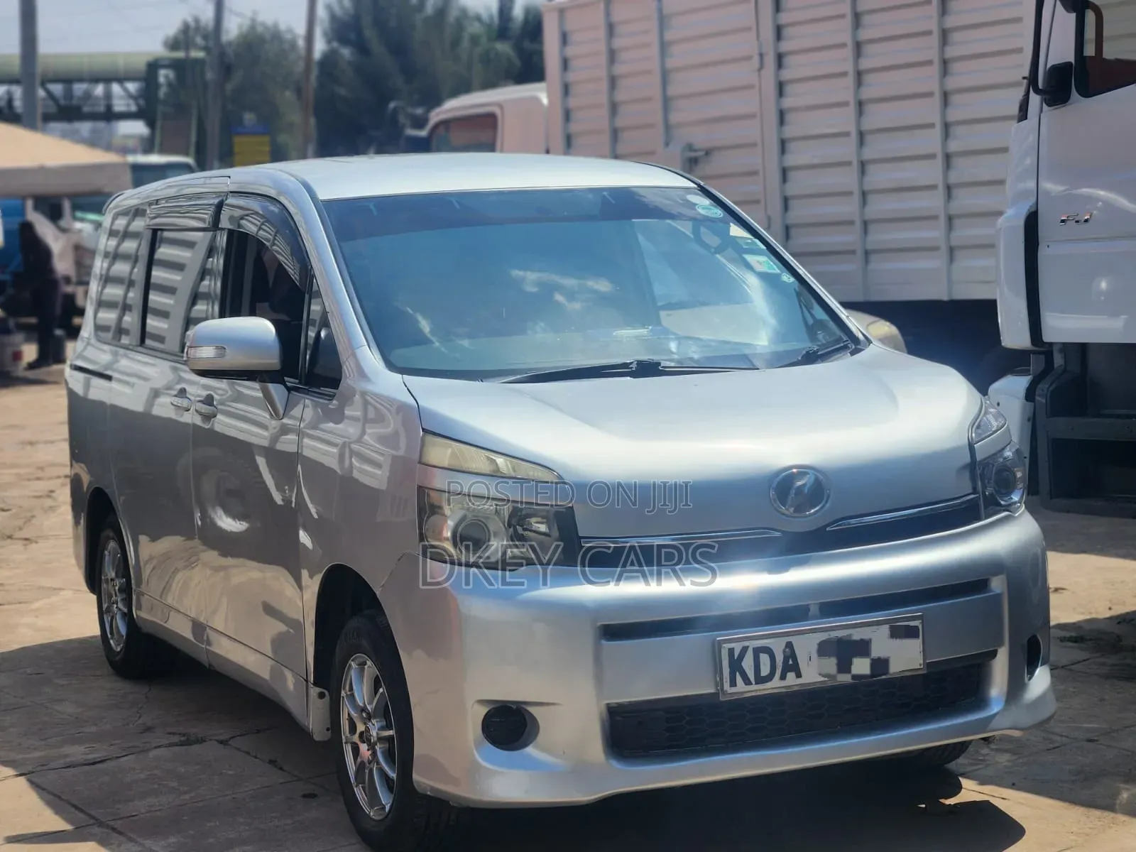 Toyota Noah 2014 Silver