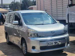 Toyota Noah 2014 Silver