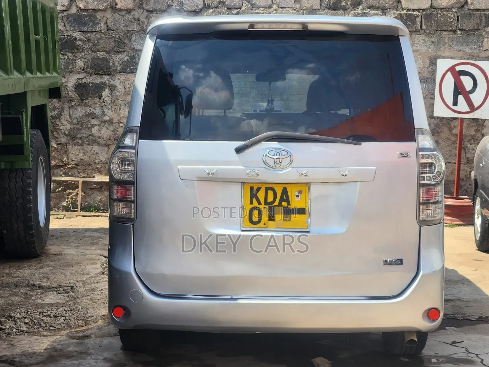Toyota Noah 2014 Silver