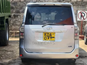 Toyota Noah 2014 Silver