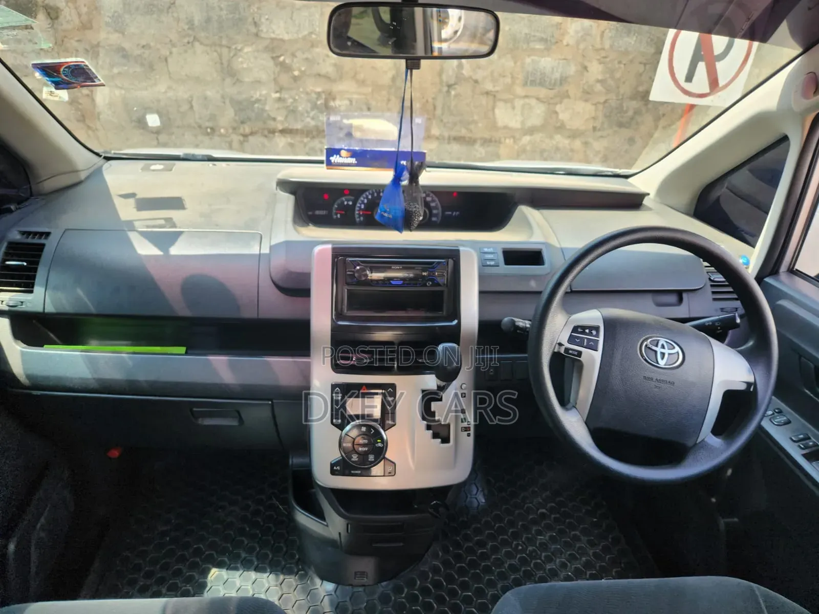Toyota Noah 2014 Silver