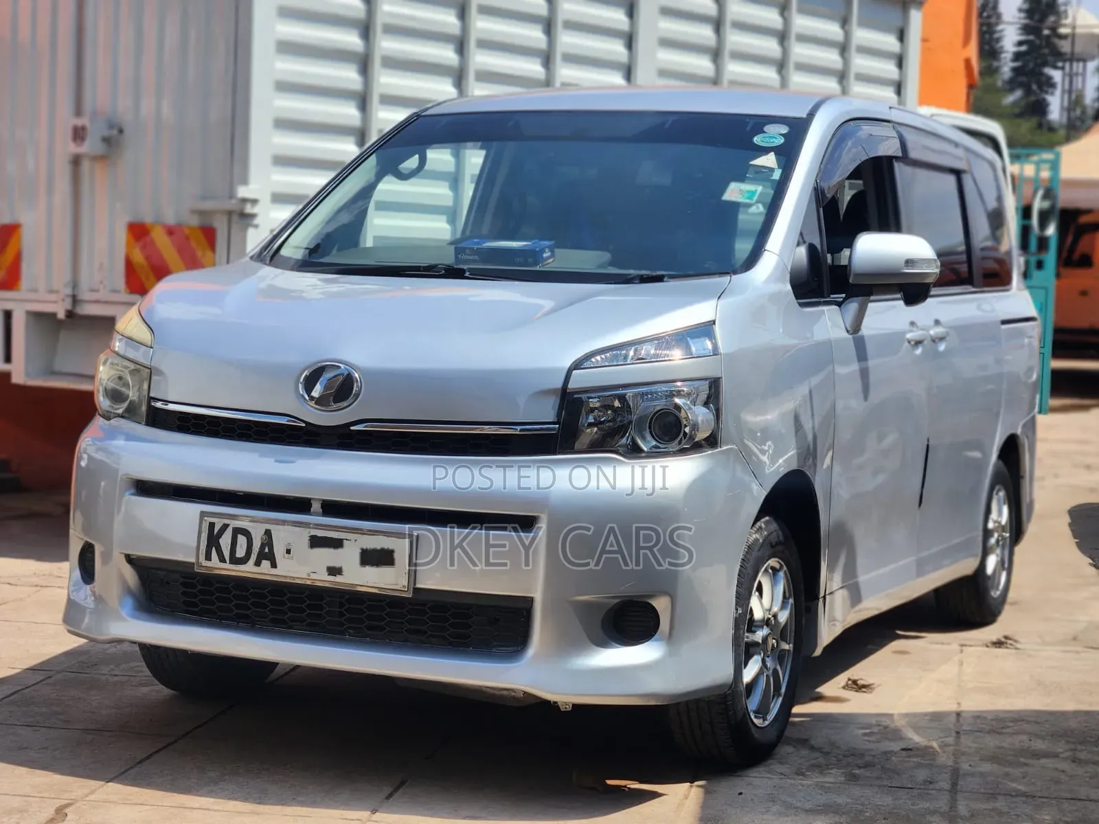 Toyota Noah 2014 Silver