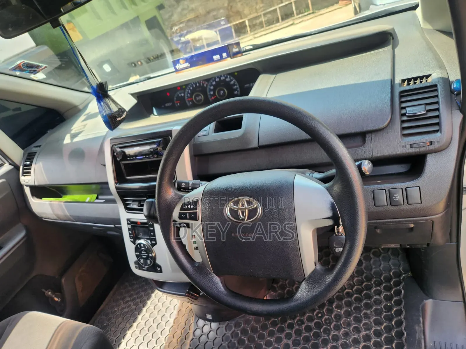 Toyota Noah 2014 Silver