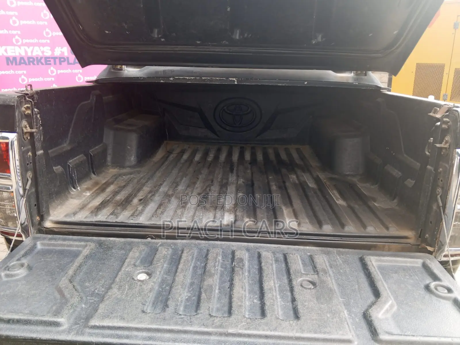 Toyota Hilux 2011 Black