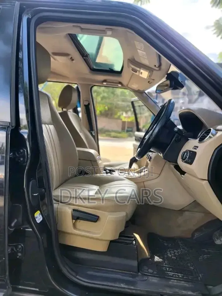 Land Rover Discovery 2010 Black