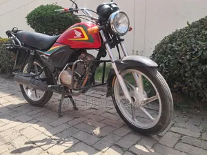 Honda CB 2025 Red