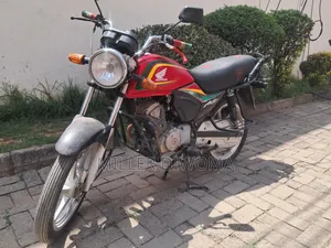 Honda CB 2025 Red
