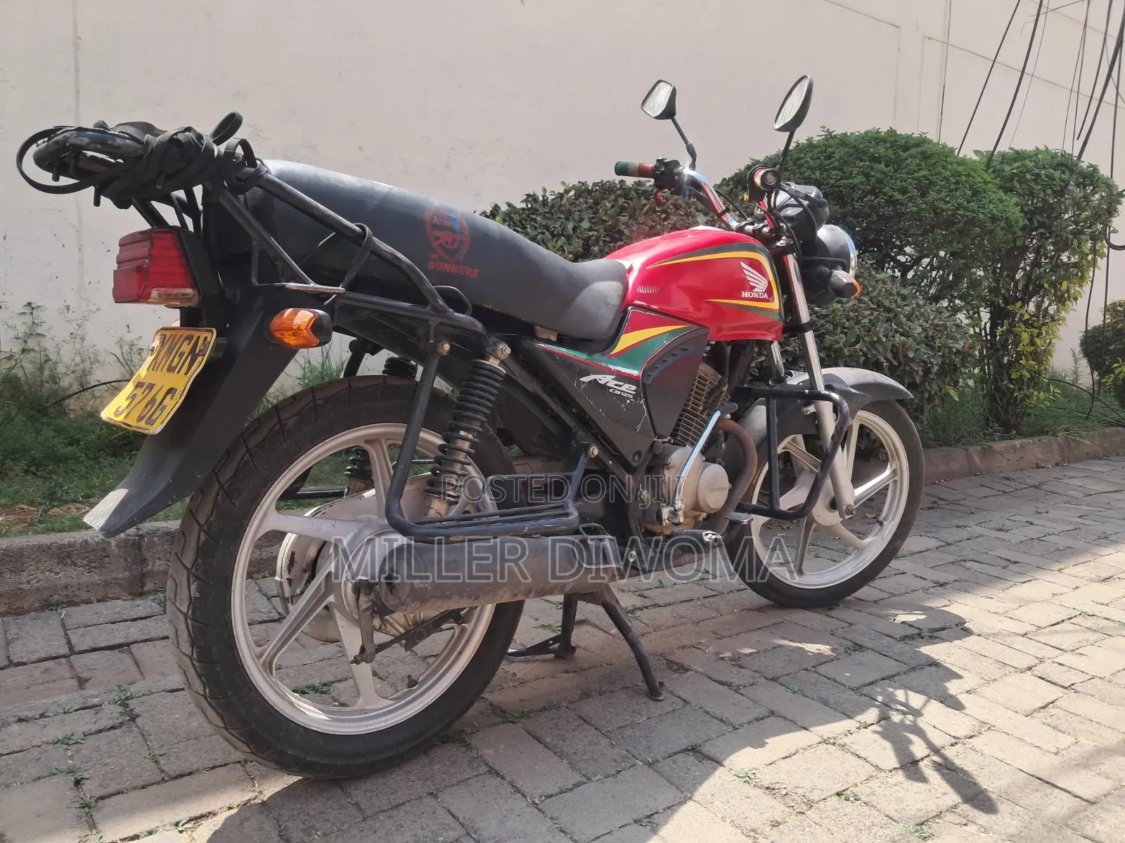 Honda CB 2025 Red