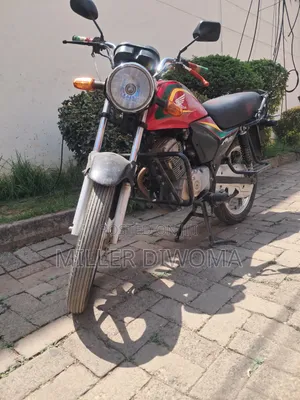 Honda CB 2025 Red