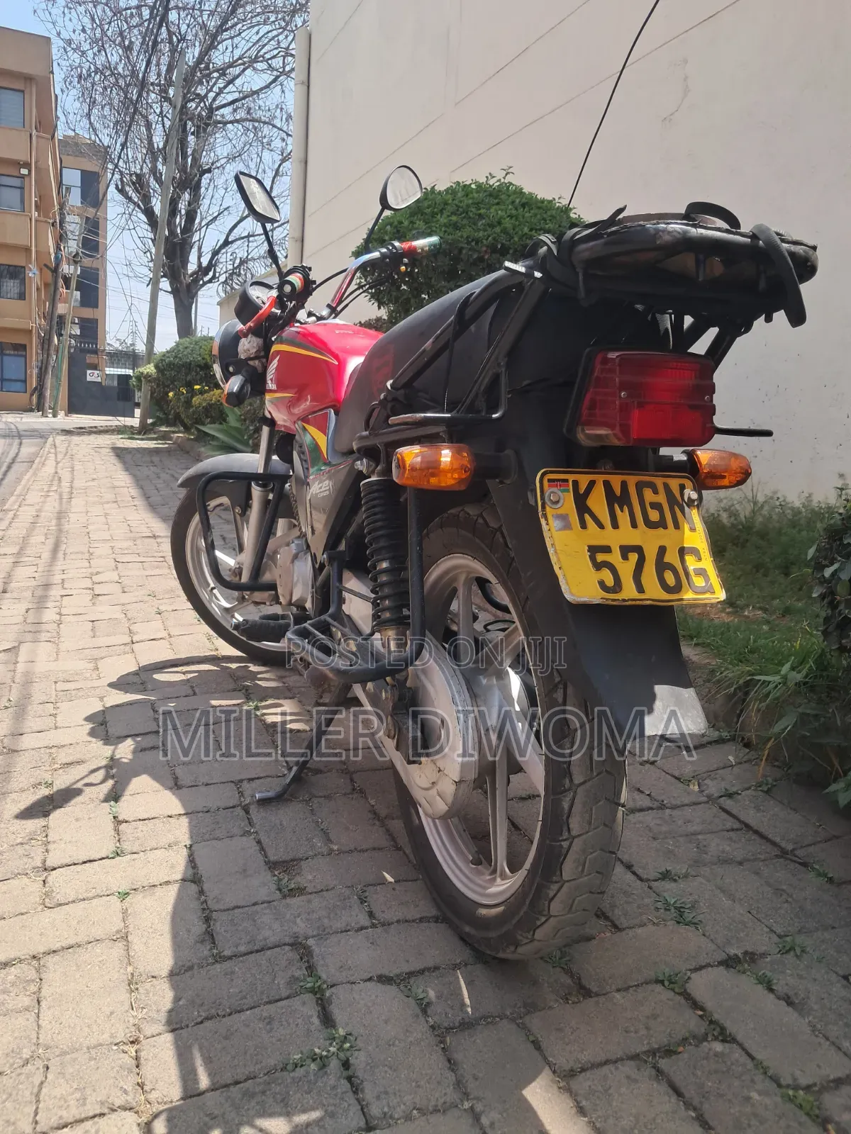 Honda CB 2025 Red