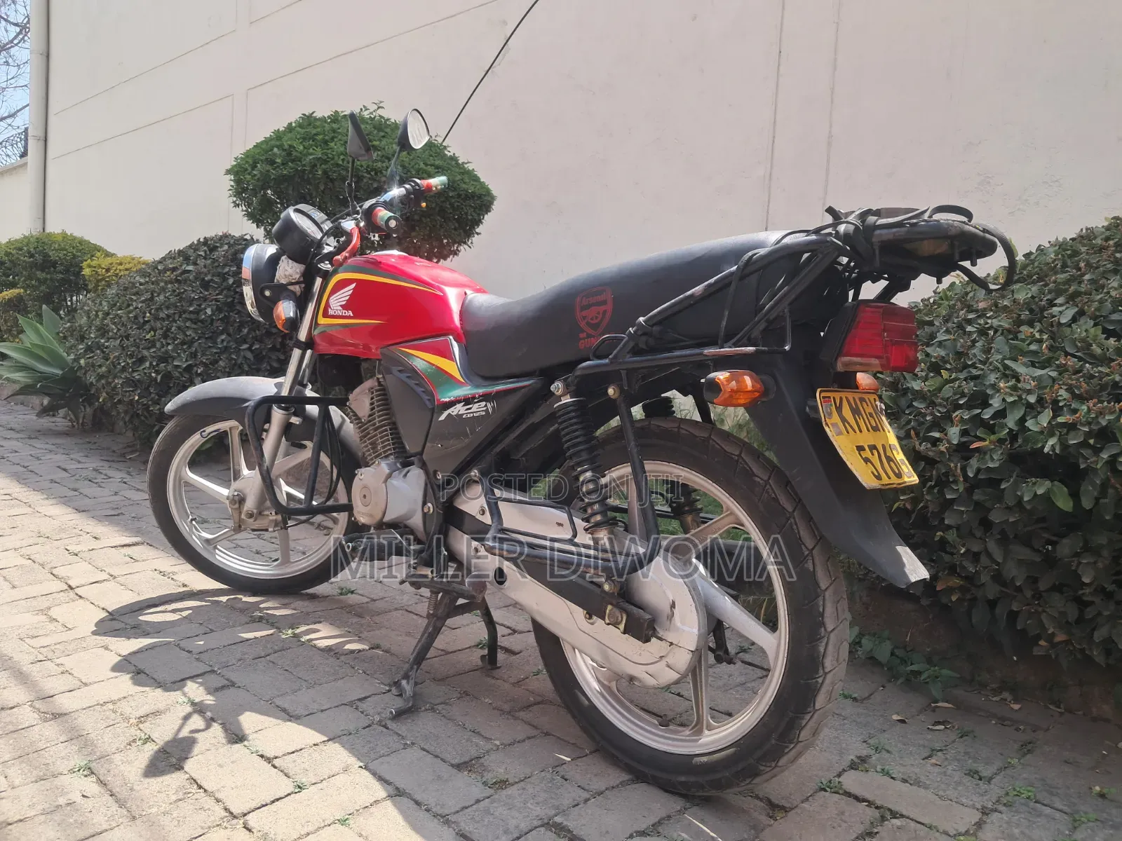 Honda CB 2025 Red