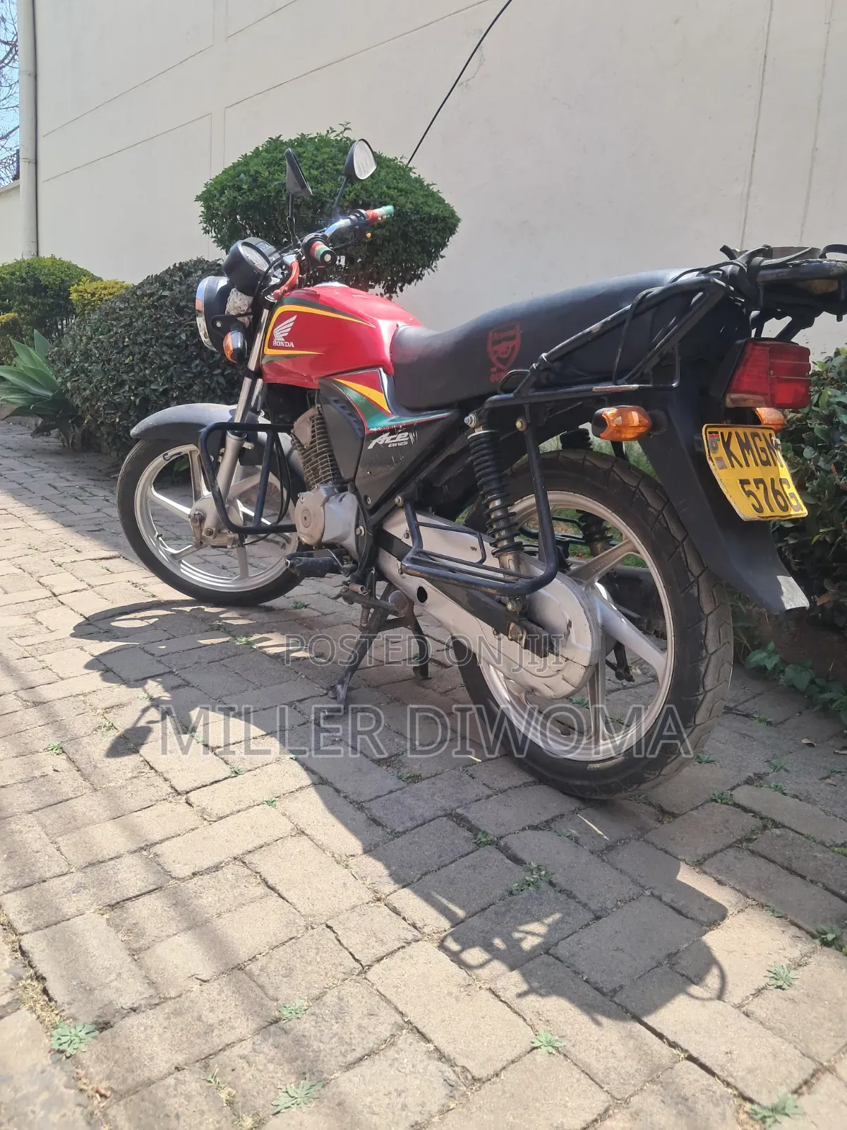 Honda CB 2025 Red