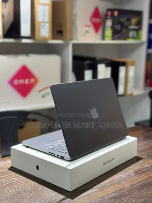New Laptop Apple MacBook Pro 16GB Apple M2 SSD 512GB