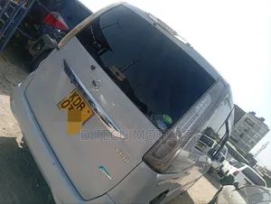 Nissan Serena 2014 Silver