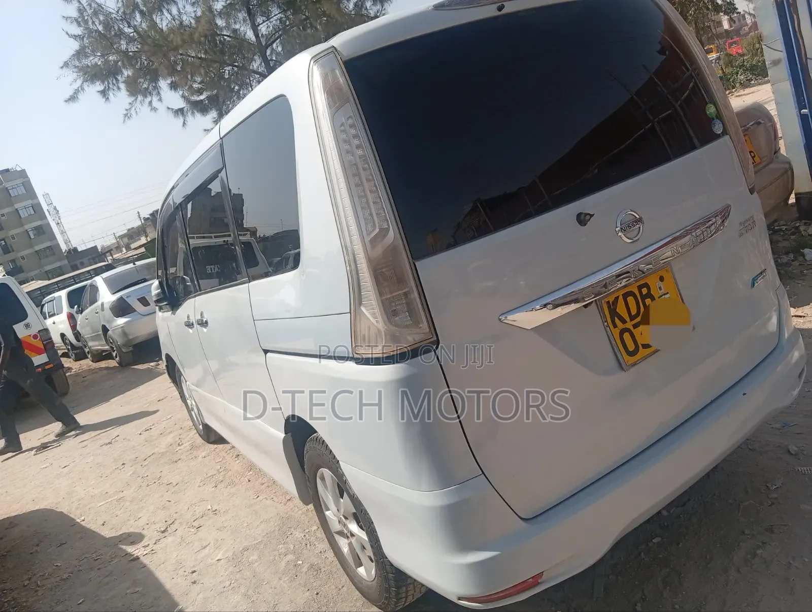 Nissan Serena 2014 Silver