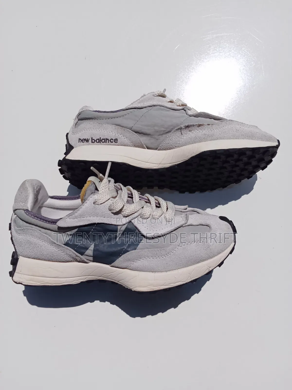 New Balance 327