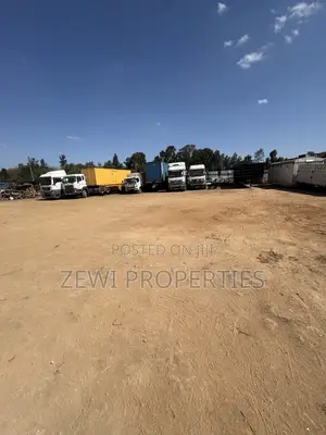 4000 SQF Karen to Let