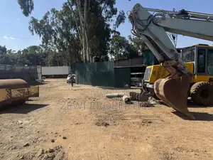 4000 SQF Karen to Let