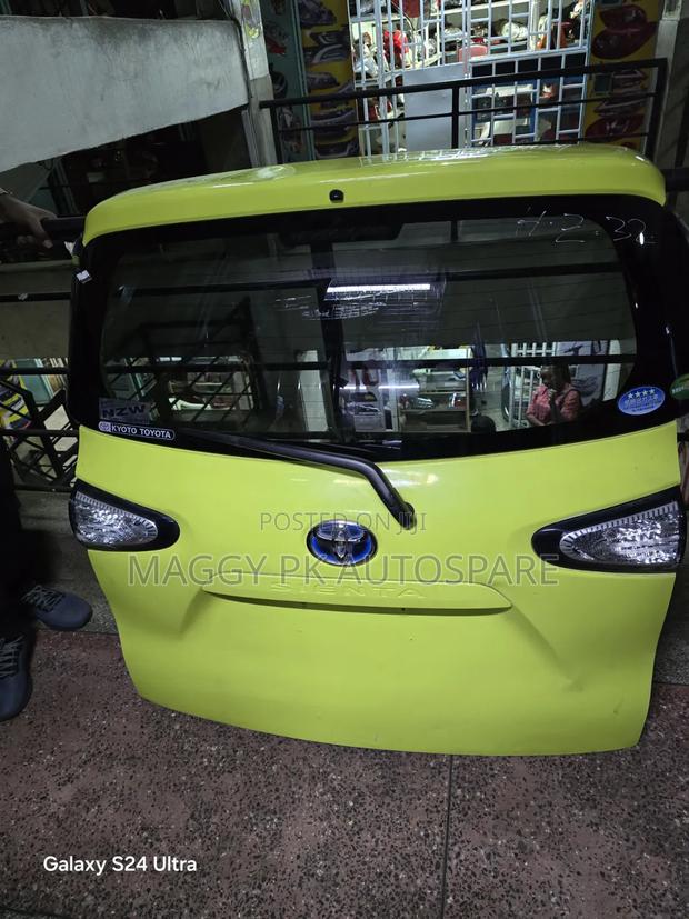 Toyota Sienta 2015 Boot Tailgate