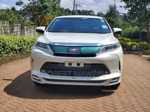 Toyota Harrier 2.0 4WD 2019 White