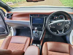 Toyota Harrier 2.0 4WD 2019 White