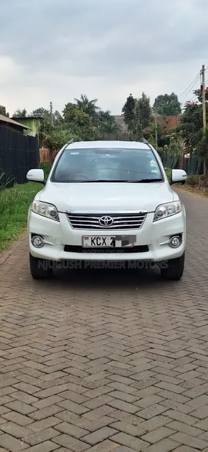 Toyota Vanguard 2012 White