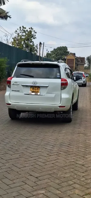 Toyota Vanguard 2012 White