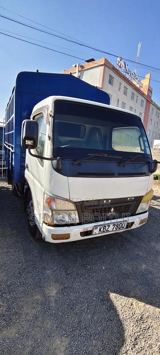 Mitsubishi Canter 2010 White - thumbnail 2