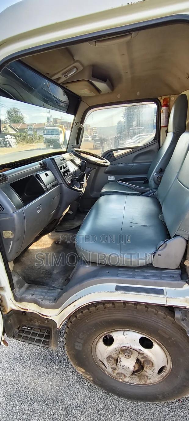 Mitsubishi Canter 2010 White - thumbnail 9