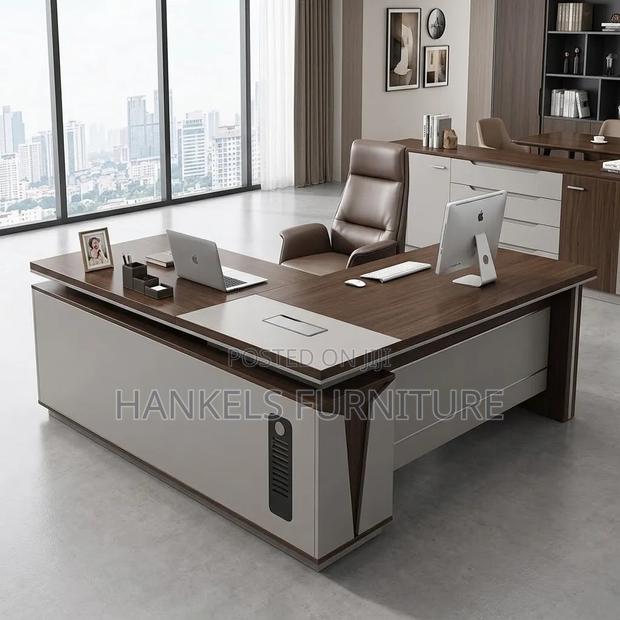 1.6M Executive Office Desk – Modern Design