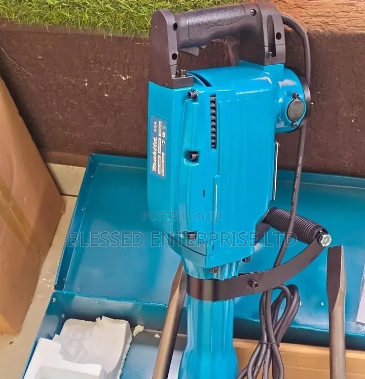 2600 Watt Heavy Duty Makita Demolisher Machine