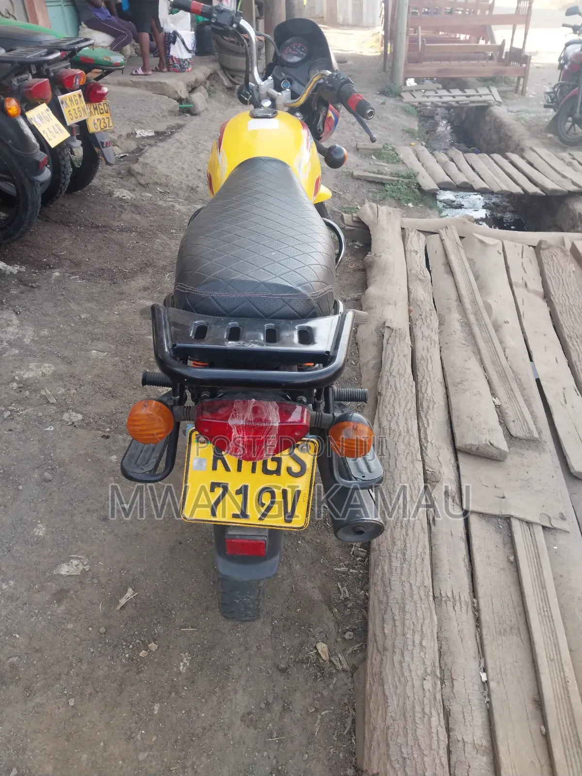 Bajaj Boxer 125 2025 Yellow