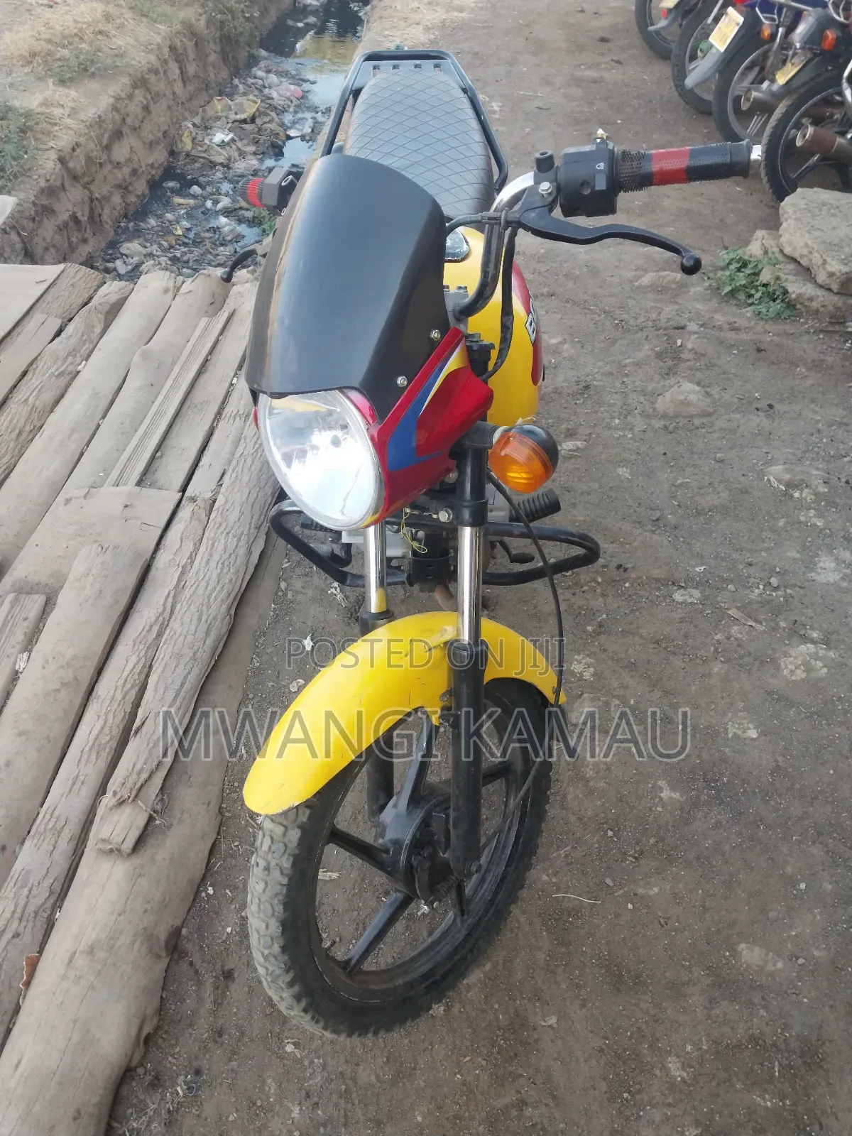 Bajaj Boxer 125 2025 Yellow