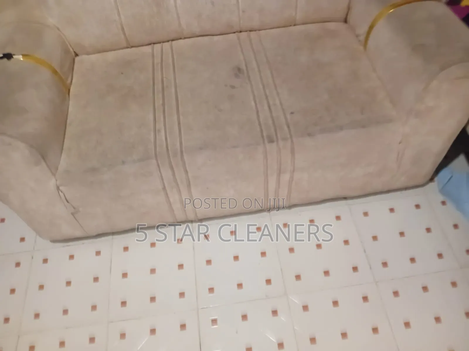 Synthetic and Fibre Made Sofa Set Cleaning