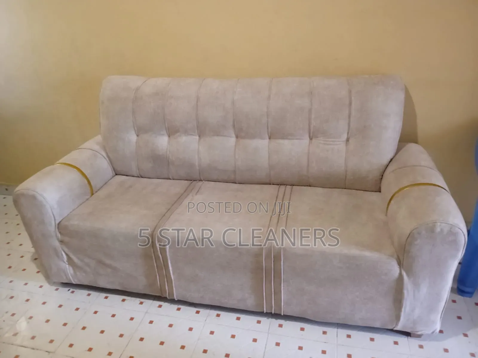 Synthetic and Fibre Made Sofa Set Cleaning