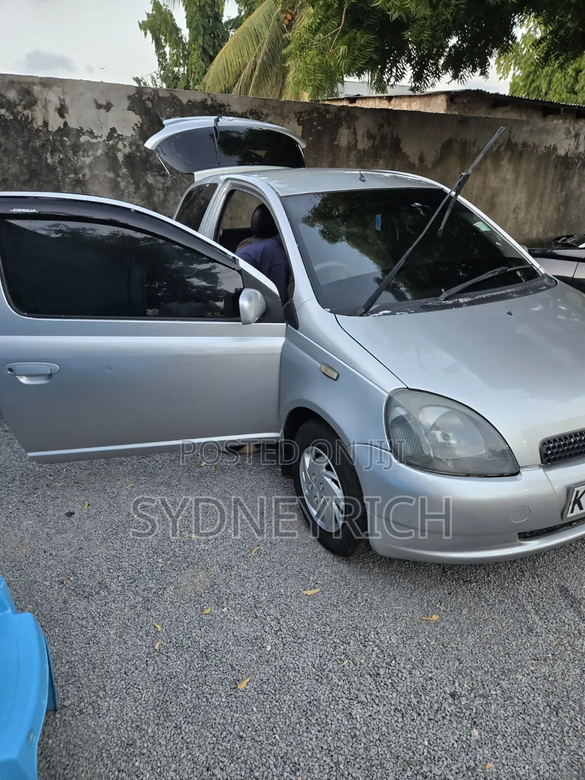 Toyota Vitz 1.0 FWD 3dr 2000 Gray