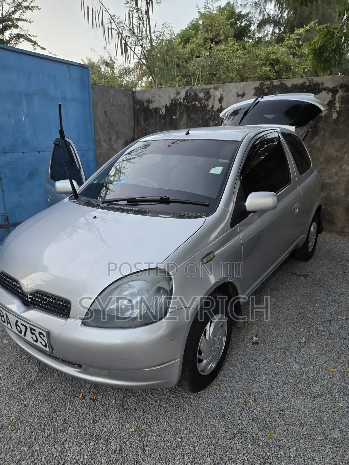 Toyota Vitz 1.0 FWD 3dr 2000 Gray