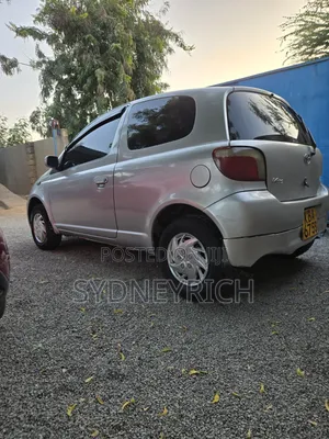 Toyota Vitz 1.0 FWD 3dr 2000 Gray