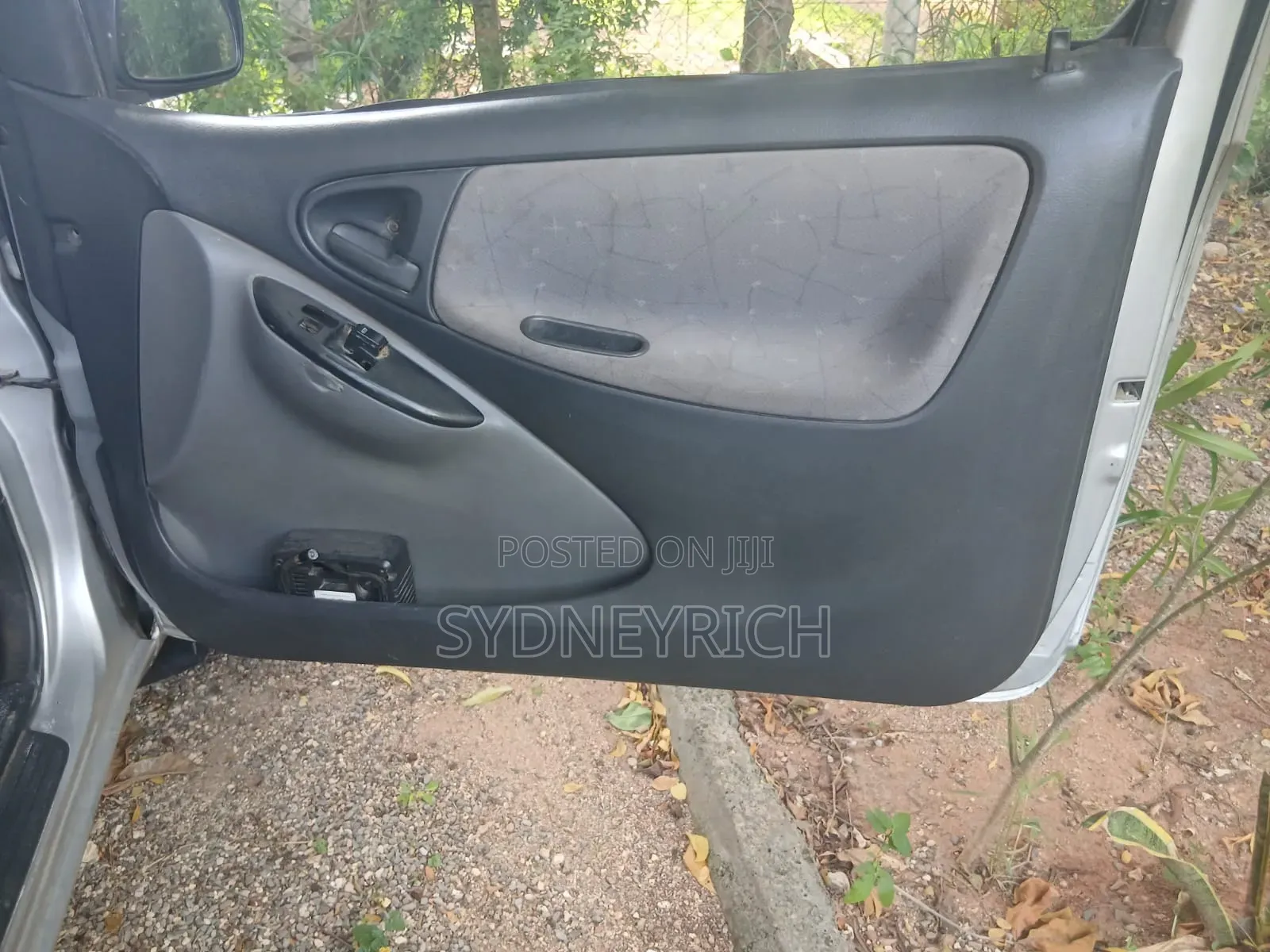 Toyota Vitz 1.0 FWD 3dr 2000 Gray