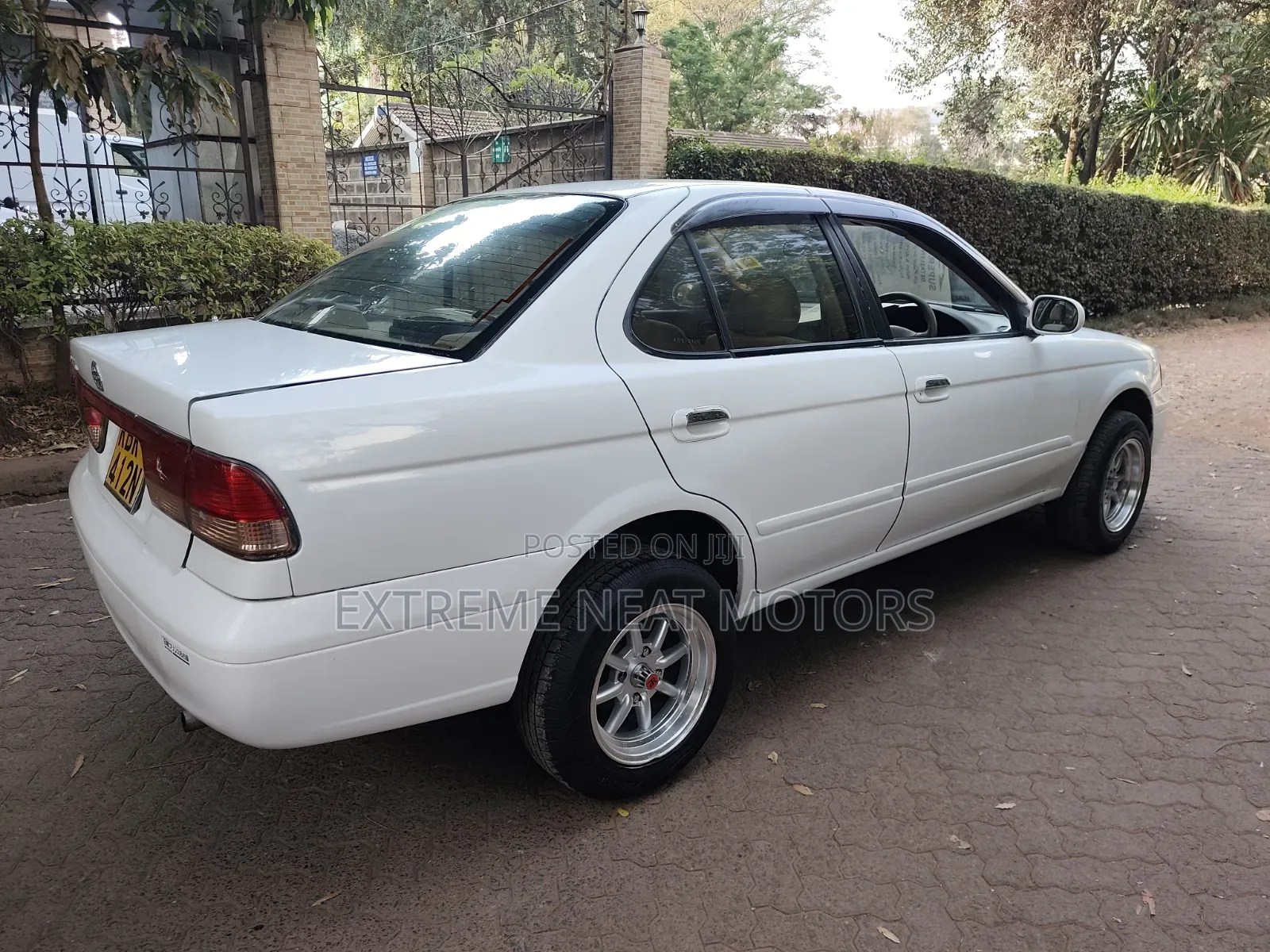 Nissan Sunny 2003 White