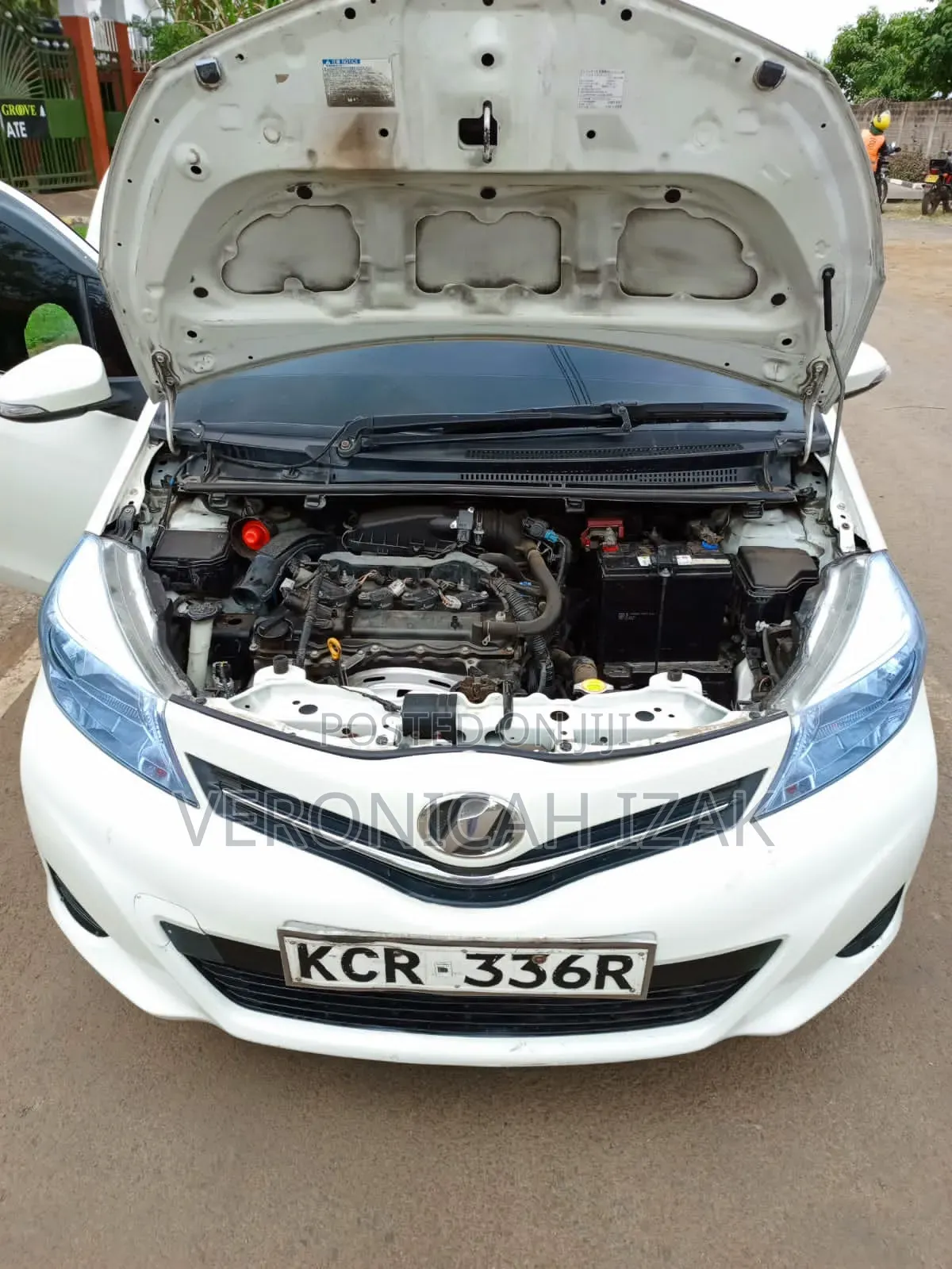 Toyota Vitz 2011 White