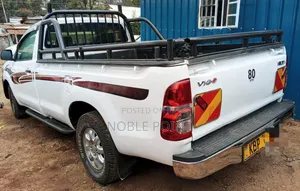 Toyota Hilux 2010 White