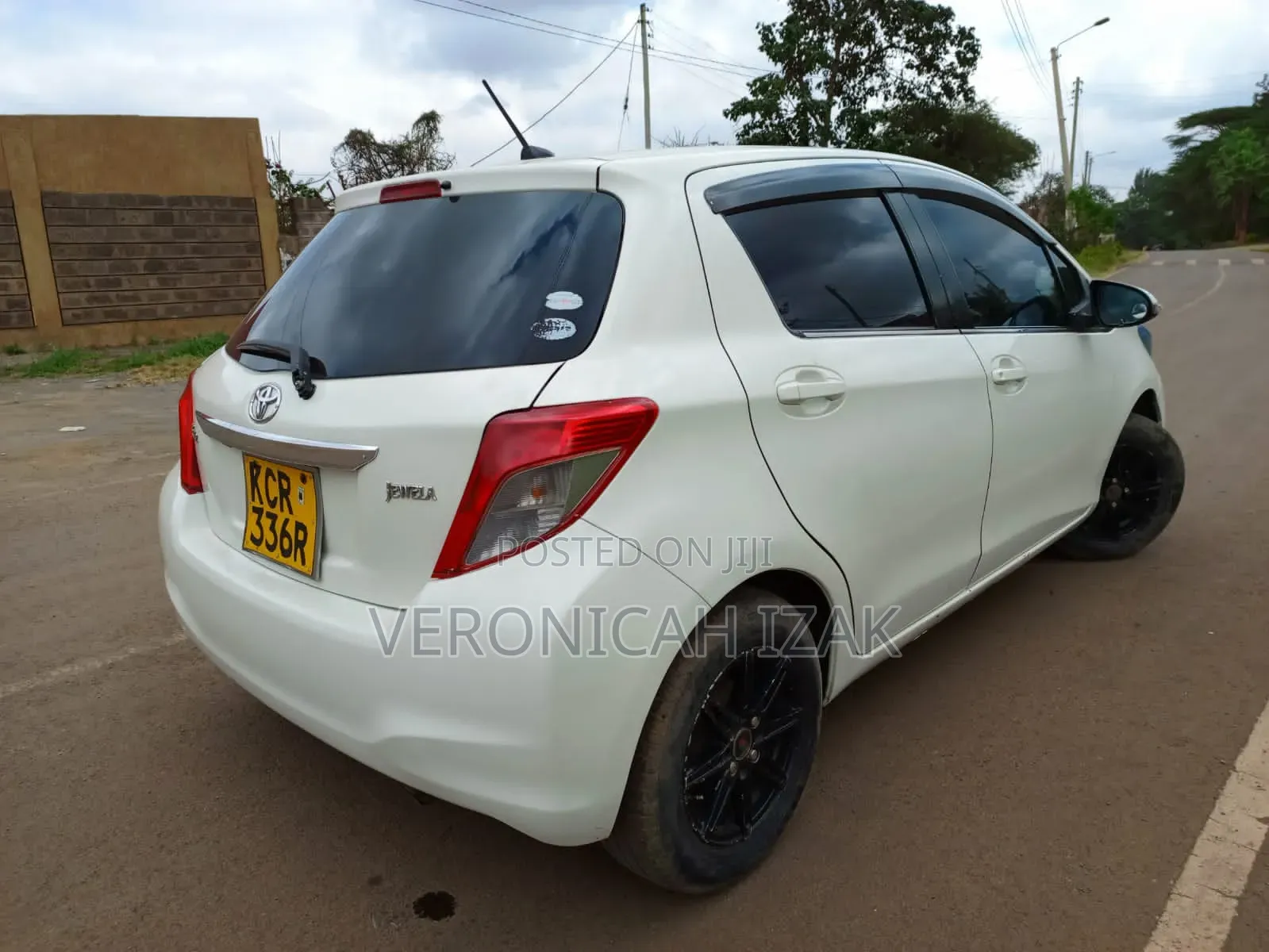 Toyota Vitz 2011 White