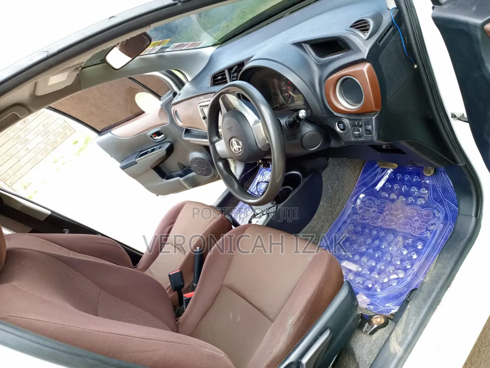 Toyota Vitz 2011 White
