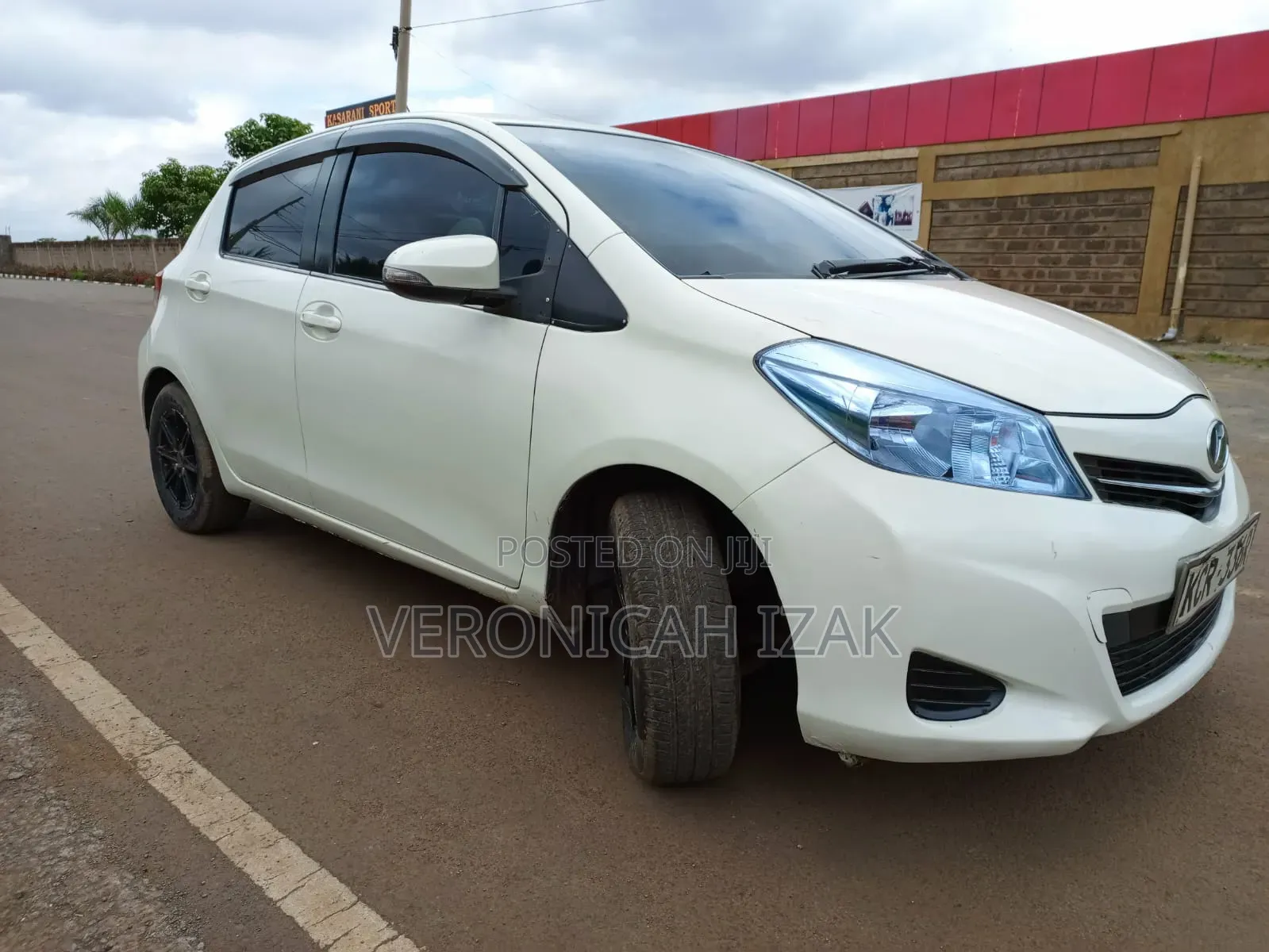 Toyota Vitz 2011 White