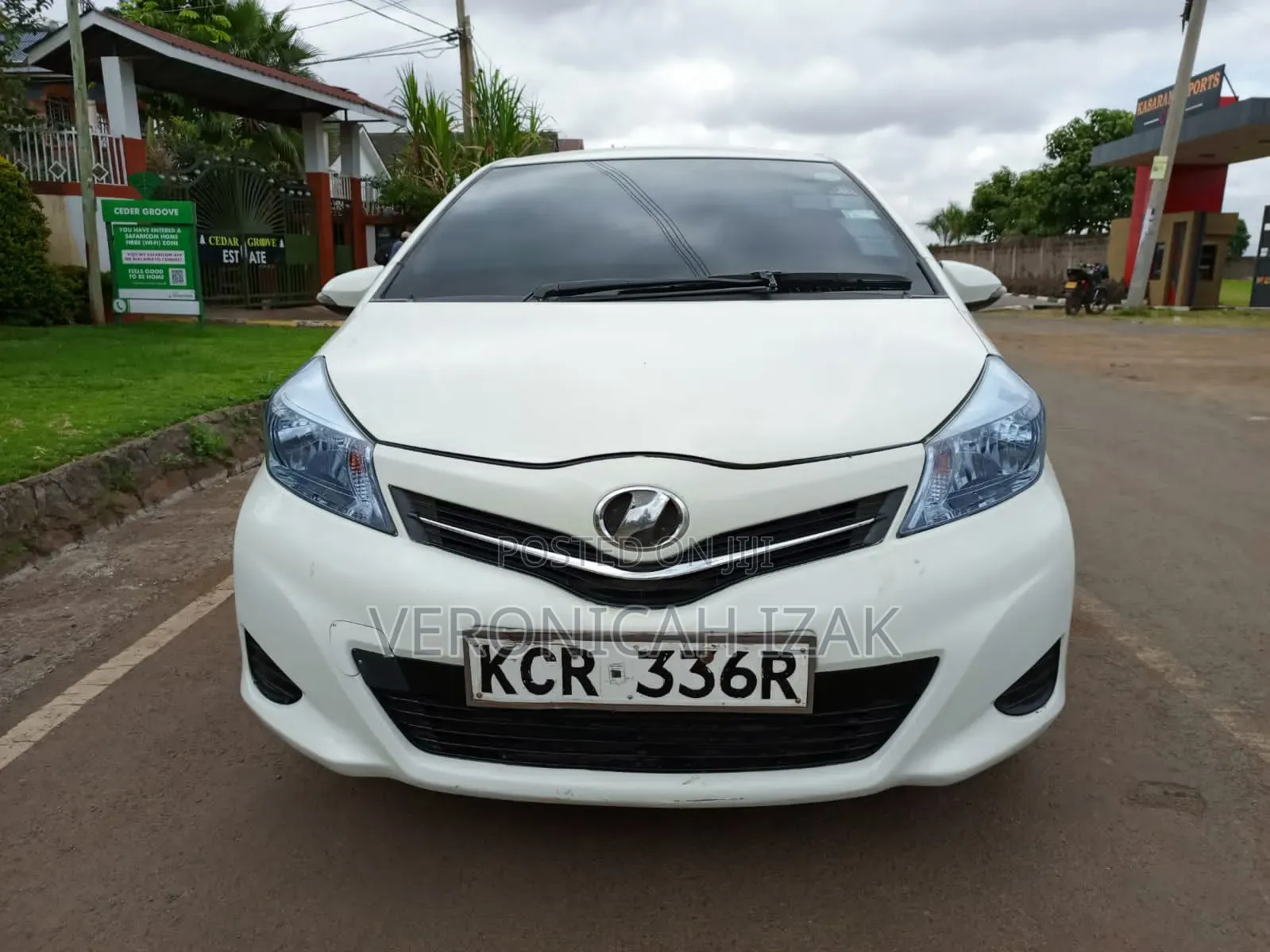 Toyota Vitz 2011 White