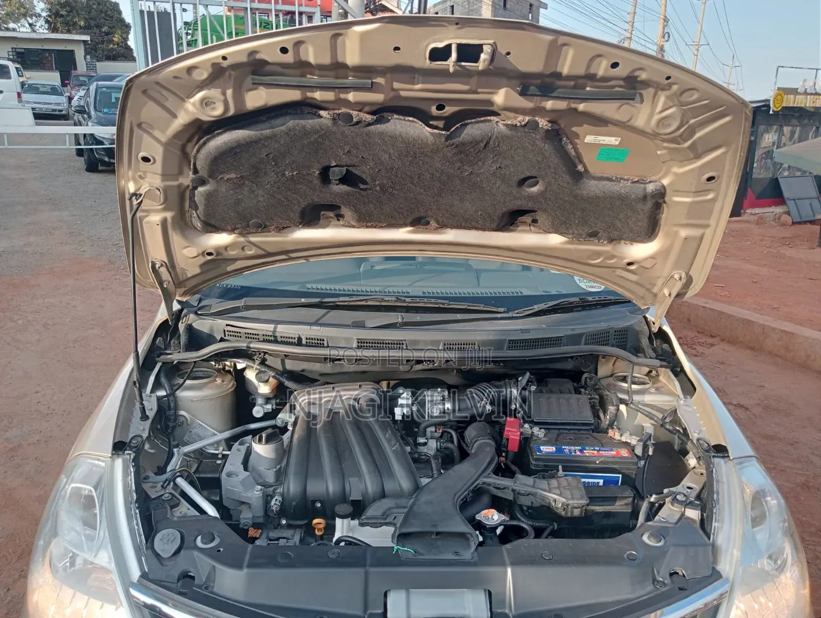 Nissan Tiida 2012 Gold