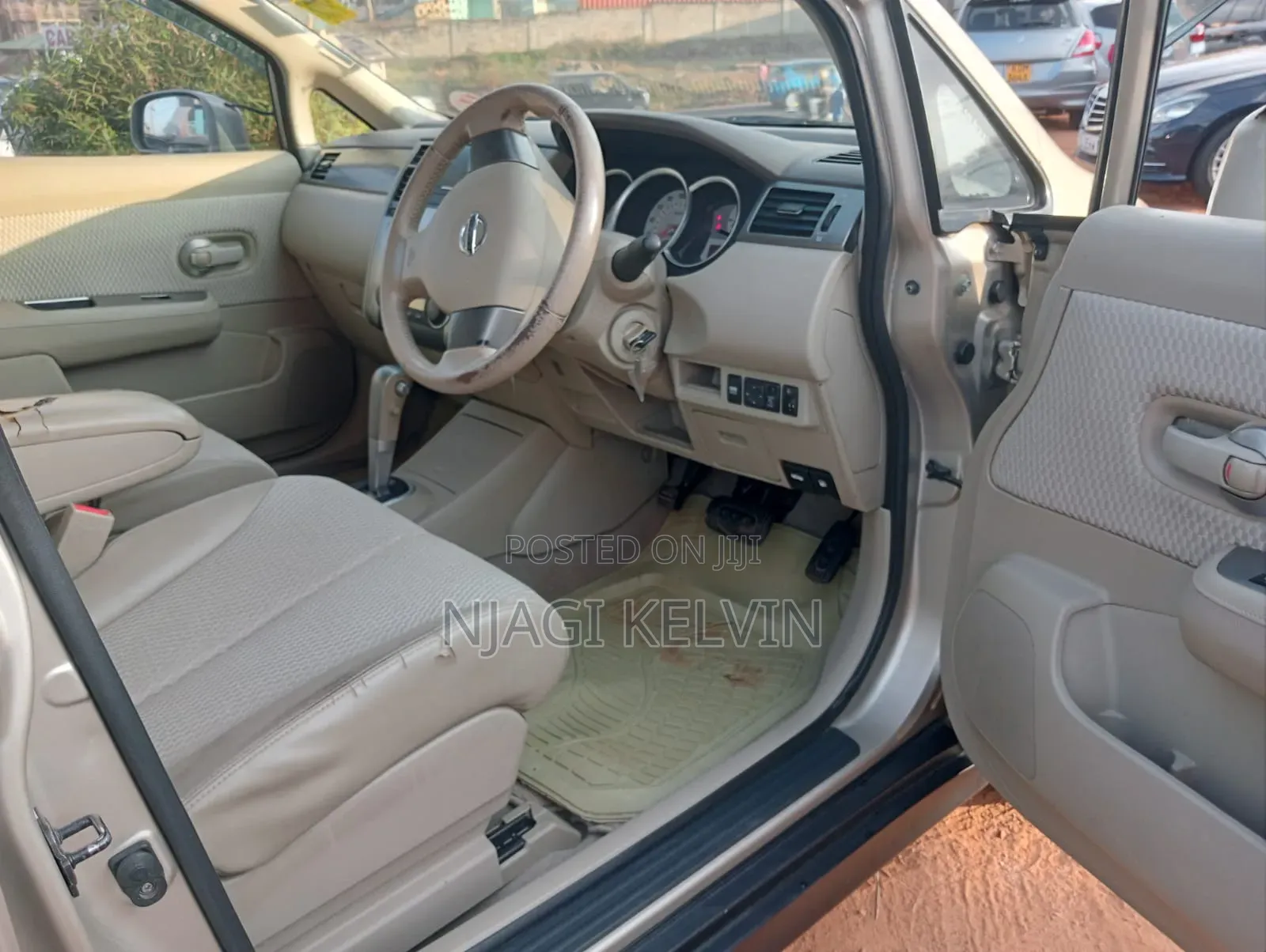 Nissan Tiida 2012 Gold