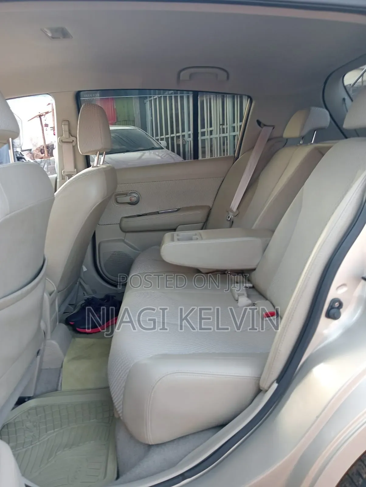 Nissan Tiida 2012 Gold
