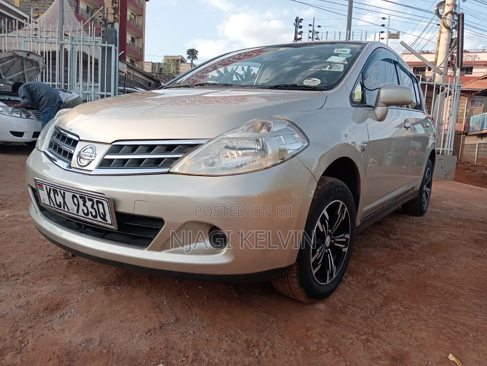 Nissan Tiida 2012 Gold